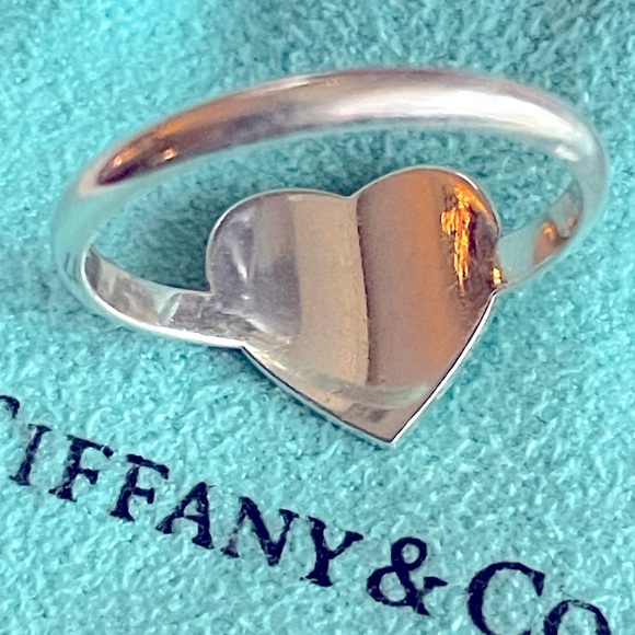 Tiffany & Co. Sterling Silverer Return To Tiffany Heart Ring Size 9. - Picture 3 of 5